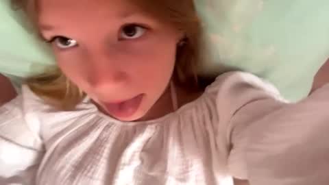 Lana online show from September 12, 2025, 5:40 am