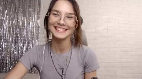 Kira online show from September 10, 2025, 7:47 pm