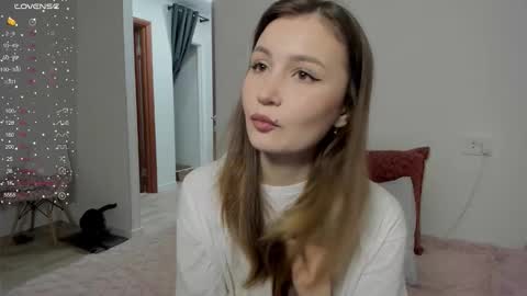 Veronica Tiia Lilith left to right online show from March 27, 2026, 9:25 pm