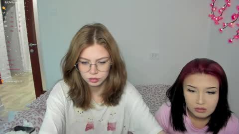 Veronica Tiia Lilith left to right online show from May 8, 2026, 12:49 am
