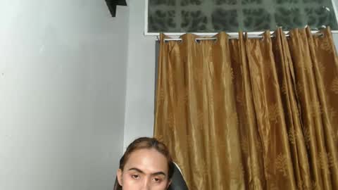 Snapshot of euniceariella21 chatting on February 10, 2025, 4:14 pm YELLA online show from February 10, 2025, 4:14 pm