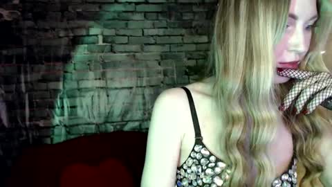 Snapshot of euphoria055 chatting on January 1, 2025, 8:15 pm Liana online show from January 1, 2025, 8:15 pm