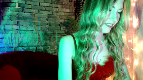 Snapshot of euphoria055 chatting on January 8, 2025, 2:35 pm Liana online show from January 8, 2025, 2:35 pm