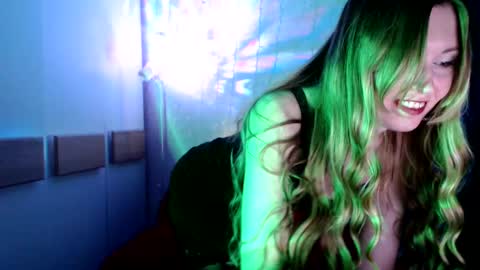 Snapshot of euphoria055 chatting on March 11, 2025, 2:29 pm Liana online show from March 11, 2025, 2:29 pm