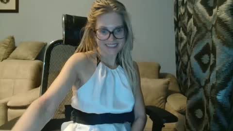 eva2323 online show from January 15, 2025, 3:50 pm