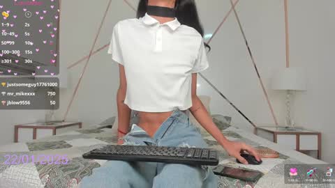EVA COLUCCY online show from January 22, 2025, 11:32 pm