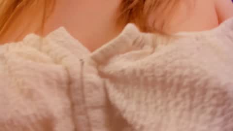 Eva Davis online show from December 13, 2024, 4:33 am
