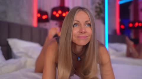 Snapshot of eva_fashionista chatting on September 17, 2025, 6:20 pm Eva online show from September 17, 2025, 6:20 pm