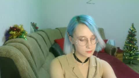 eva_forrest online show from December 16, 2024, 5:33 pm