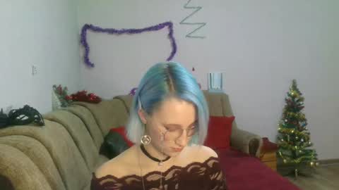eva_forrest online show from December 17, 2024, 5:58 pm