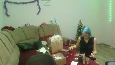 eva_forrest online show from December 21, 2024, 3:53 pm