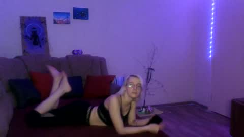 eva_forrest online show from February 8, 2025, 3:52 am