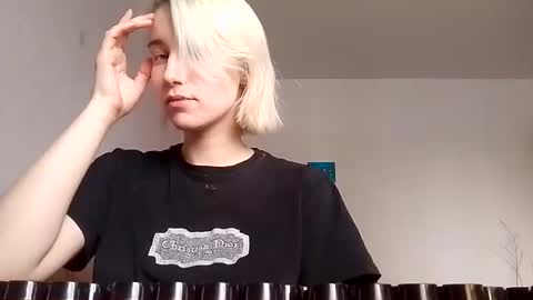 eva_forrest online show from February 26, 2025, 12:25 pm