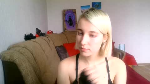 eva_forrest online show from February 28, 2025, 9:36 am