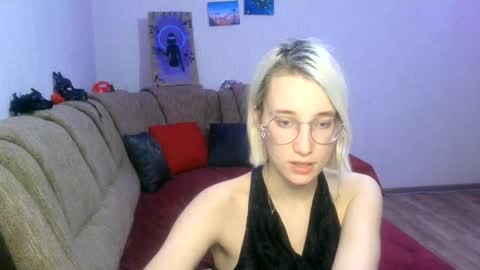 eva_forrest online show from February 28, 2025, 3:26 pm
