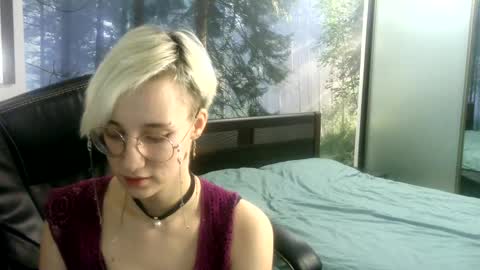 eva_forrest online show from March 6, 2025, 7:10 pm