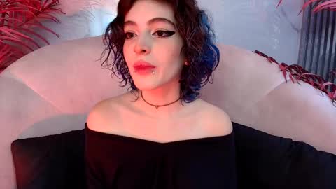E V A online show from October 24, 2025, 8:16 pm