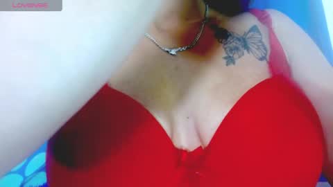 Snapshot of eva_hoot1 chatting on April 27, 2026, 2:26 pm EVA online show from April 27, 2026, 2:26 pm