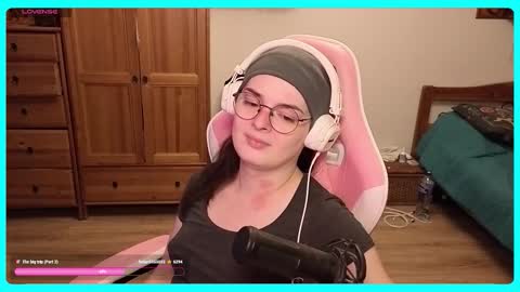 Snapshot of eva_katt chatting on September 28, 2025, 1:05 pm Gamer Katt online show from September 28, 2025, 1:05 pm