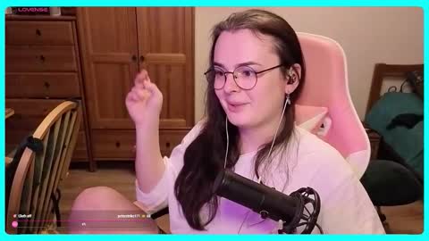 Snapshot of eva_katt chatting on October 11, 2025, 9:46 pm Gamer Katt online show from October 11, 2025, 9:46 pm