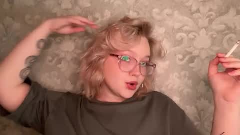 eva_kittenn online show from September 15, 2025, 4:18 pm