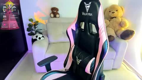 Eva   online show from November 8, 2025, 12:22 am