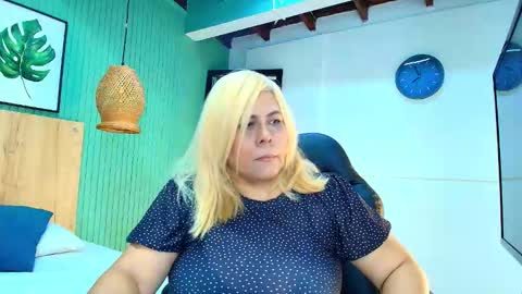 eva_love49 online show from March 5, 2026, 7:10 pm