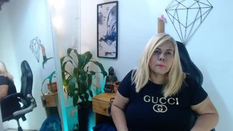 eva_love49 online show from April 2, 2026, 6:05 pm