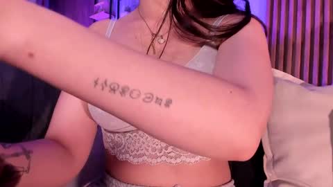 Angelinne online show from May 10, 2026, 4:28 am