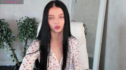 Snapshot of eva_mayers chatting on October 20, 2025, 1:28 am Eva online show from October 20, 2025, 1:28 am