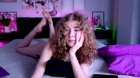 Snapshot of eva_meaw chatting on April 29, 2026, 7:42 pm Eva meaw online show from April 29, 2026, 7:42 pm