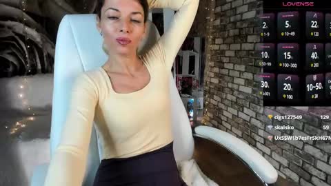 Snapshot of eva_melow chatting on December 5, 2024, 8:00 pm Eva online show from December 5, 2024, 8:00 pm