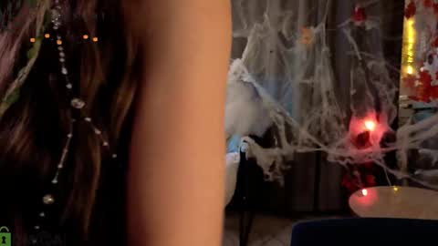 Eva online show from October 31, 2025, 6:09 pm