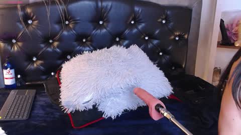 Eva Notty  online show from December 29, 2024, 3:46 pm
