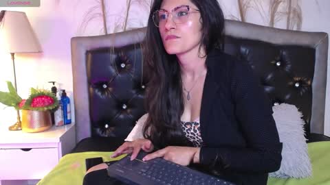 Eva Notty  online show from January 4, 2025, 1:42 pm