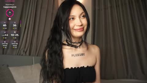 Snapshot of eva_pixie chatting on October 19, 2025, 5:13 pm Eva online show from October 19, 2025, 5:13 pm