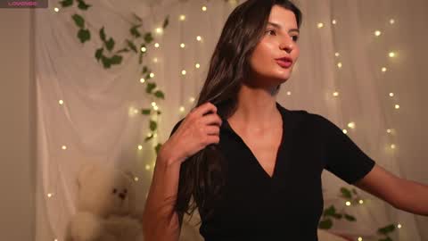 EVA  online show from January 18, 2025, 5:04 pm