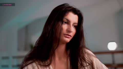 EVA  online show from January 31, 2025, 4:27 pm