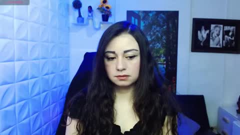 Snapshot of eva_rosell chatting on December 1, 2025, 2:33 pm Eva online show from December 1, 2025, 2:33 pm