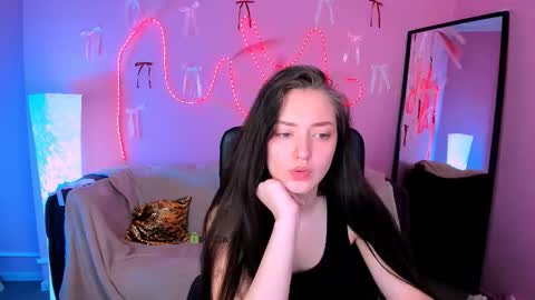 Snapshot of eva_smiith_ chatting on March 19, 2026, 6:39 am Eva online show from March 19, 2026, 6:39 am