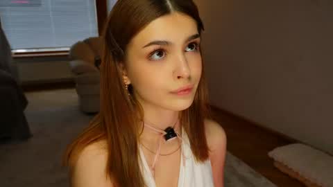 Hello my name is Eva its my first day here online show from May 1, 2026, 8:52 am