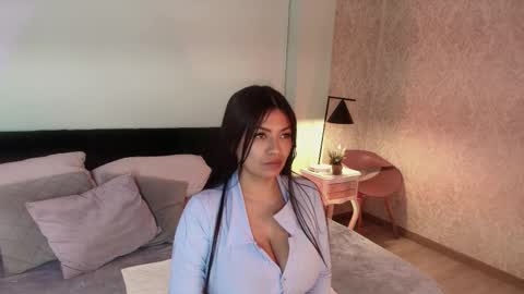 Snapshot of evaa_stevens chatting on October 7, 2025, 12:46 pm julieth online show from October 7, 2025, 12:46 pm
