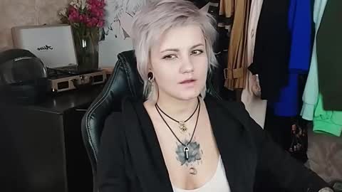 Eva Brownie online show from February 19, 2025, 1:39 pm