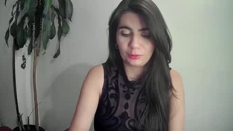 evacollins12 online show from December 14, 2024, 10:39 pm