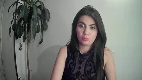 evacollins12 online show from December 15, 2024, 1:46 am