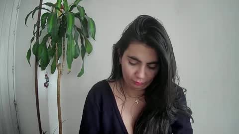 evacollins12 online show from December 16, 2024, 12:27 pm