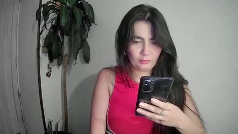 evacollins12 online show from December 23, 2024, 2:02 am