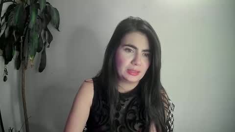 evacollins12 online show from January 7, 2025, 12:45 am