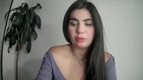 evacollins12 online show from January 28, 2025, 2:21 am