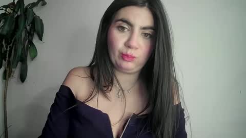 evacollins12 online show from January 29, 2025, 1:48 am